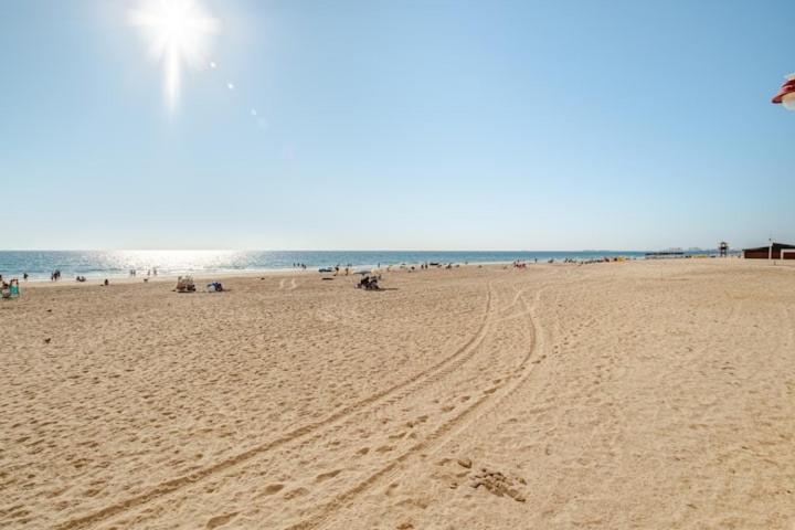 Apartamento Playa Victoria Кадис Екстериор снимка