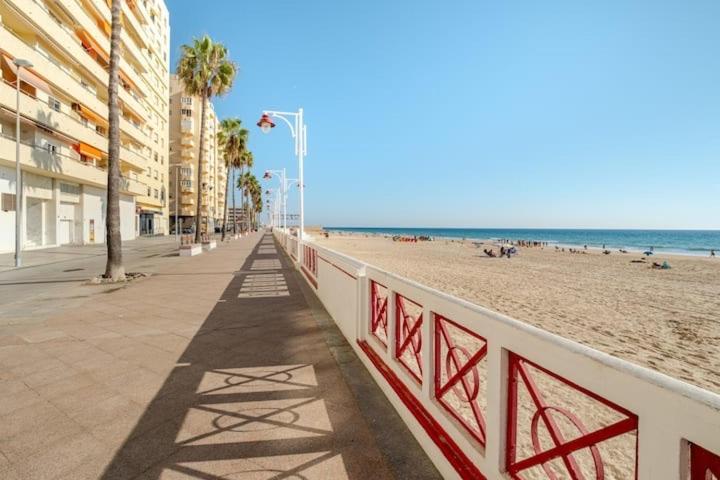 Apartamento Playa Victoria Кадис Екстериор снимка